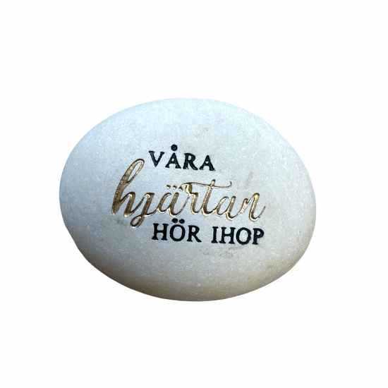 Sten med text - Våra hjärtan hör ihop i gruppen Gravdekorationer / Gravsmyckning / Stenar med text hos Kransmakaren.se (7689-1)